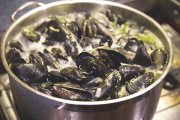 Brasserie Schoune MOULES à LA BLANCHE DE QUéBEC